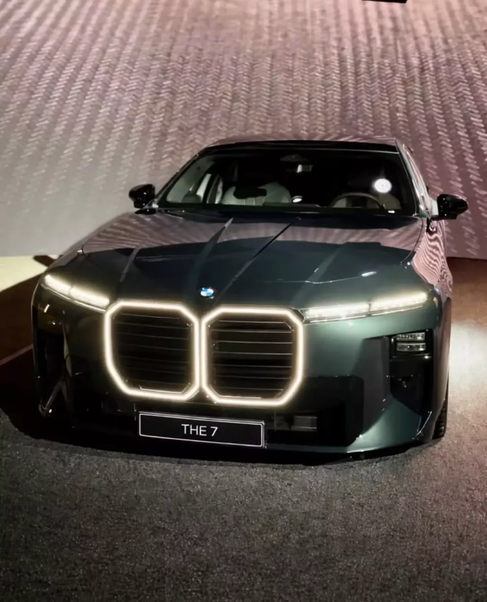 Bộ đôi BMW X5 và 7-Series đời mới rò rỉ "ảnh nóng" trước khi ra mắt trong tương lai gần - Ảnh 1.