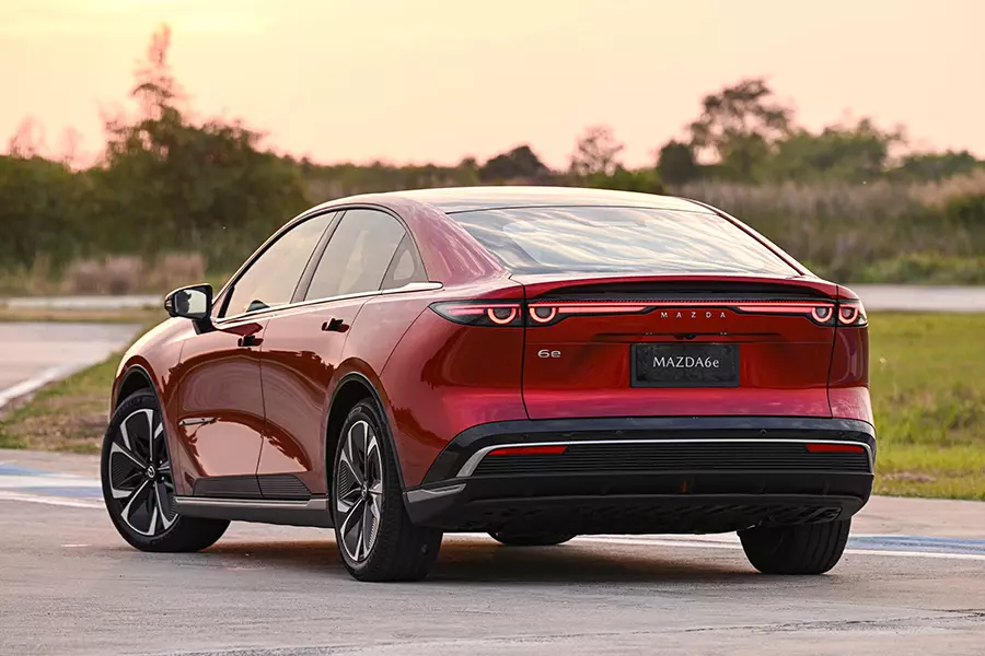Mazda 6e - sedan hạng trung thay thế Mazda6 - đã được chốt giá tại Thái Lan - Ảnh 4. Mazda 6e - sedan hạng trung thay thế Mazda6 - đã được chốt giá tại Thái Lan - Ảnh 4.