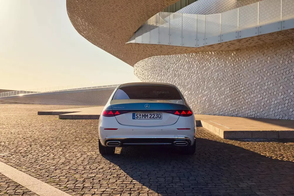 Mercedes-Maybach S-Class 2026 có 3 tùy chọn động cơ