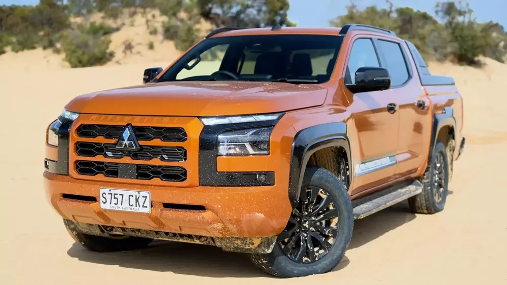 Mitsubishi Triton sắp có thêm phiên bản đậm chất off-road hơn, lấy cảm hứng từ xe đua đường trường - Ảnh 2. Mitsubishi Triton sắp có thêm phiên bản đậm chất off-road hơn, lấy cảm hứng từ xe đua đường trường - Ảnh 2.