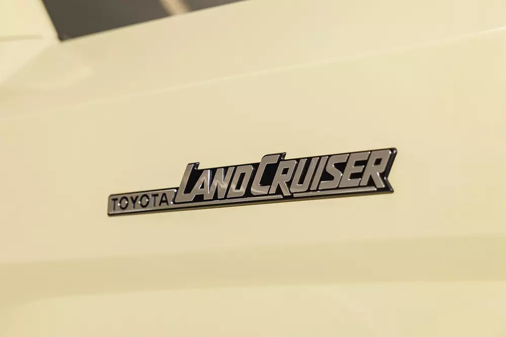 Cận cảnh Toyota Land Cruiser FJ phiên bản Legend với thiết kế nổi bật hơn - Ảnh 6.