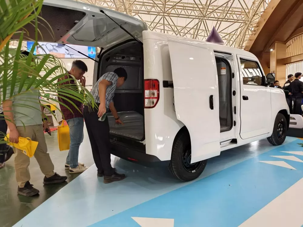 VinFast EC Van phiên bản cửa lùa mới được trưng bày tại Trung tâm Triển lãm Việt Nam - Ảnh 4. VinFast EC Van phiên bản cửa lùa mới được trưng bày tại Trung tâm Triển lãm Việt Nam - Ảnh 4.