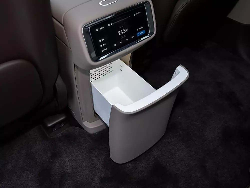 SUV cỡ lớn Aito M9 của Huawei chính thức được bán ra thị trường, có chế độ máy bay như điện thoại - Ảnh 7.