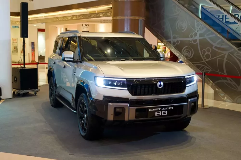 BYD Denza B8 được bán tại Đông Nam Á, kích thước lớn hơn Toyota Land Cruiser, chạy 115 km không tốn xăng - Ảnh 4. BYD Denza B8 được bán tại Đông Nam Á, kích thước lớn hơn Toyota Land Cruiser, chạy 115 km không tốn xăng - Ảnh 4.