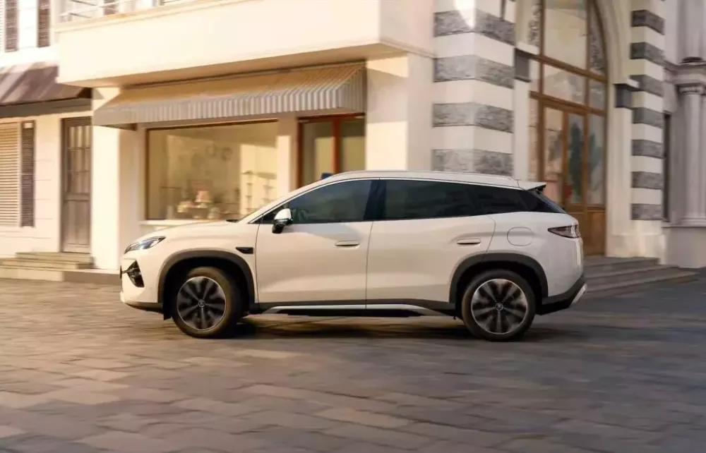 SUV hạng trung BYD Song Ultra DM-i chính thức ra mắt, có thể chạy 1.845 km không nghỉ - Ảnh 2. SUV hạng trung BYD Song Ultra DM-i chính thức ra mắt, có thể chạy 1.845 km không nghỉ - Ảnh 2.