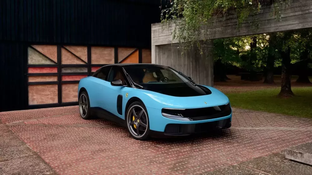Siêu xe 4 cửa Ferrari Luce chính thức trình làng