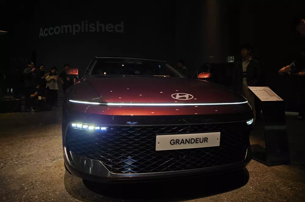 Hyundai Grandeur 2026 sở hữu hệ thống đèn trước ấn tượng Hyundai Grandeur 2026 sở hữu hệ thống đèn trước ấn tượng