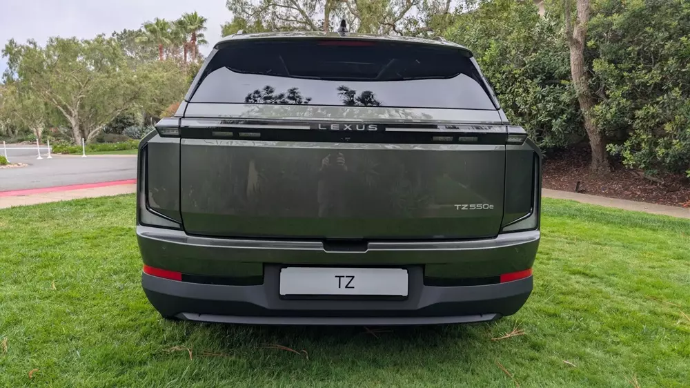 SUV hạng sang Lexus TZ được xác nhận sẽ bán ở Việt Nam vào năm sau - Ảnh 4. SUV hạng sang Lexus TZ được xác nhận sẽ bán ở Việt Nam vào năm sau - Ảnh 4.