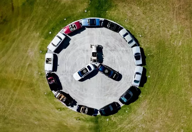Mercedes-Benz đi vòng quanh thế giới "140 Years. 140 Places." chính thức đến Việt Nam - Ảnh 2.