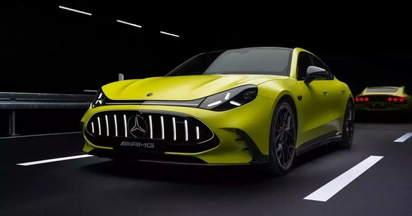 Mercedes-AMG GT 4-Door Coupe trình làng, từ bỏ động cơ xăng V8, cạnh tranh Porsche Taycan