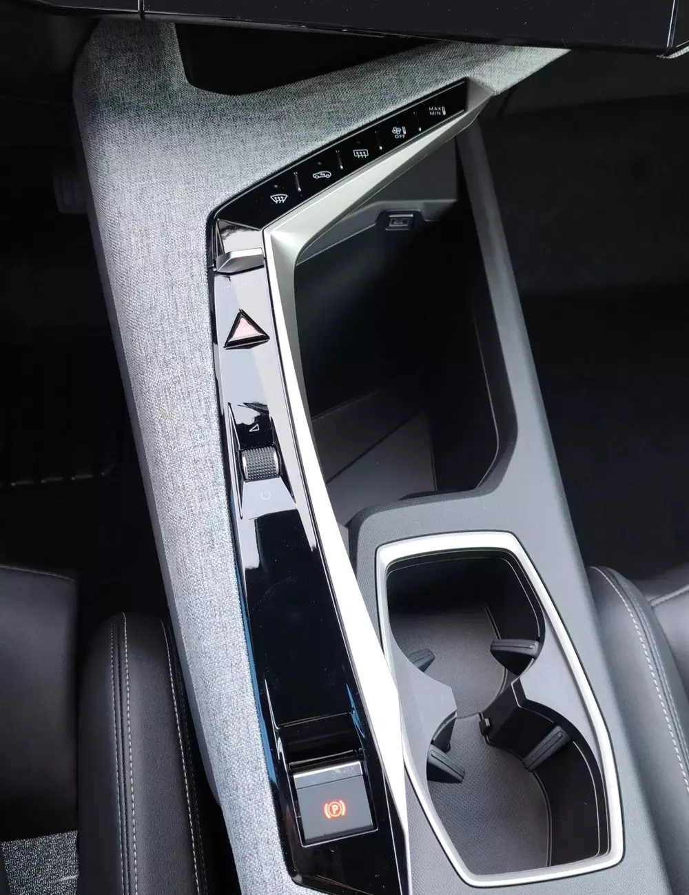 Cụm điều khiển trung tâm của Peugeot 3008 2026