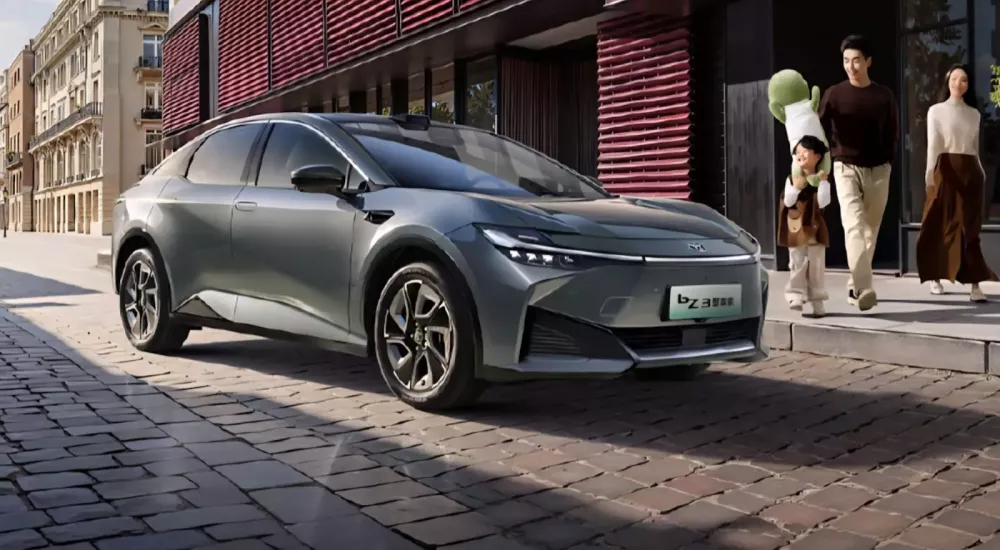 Toyota ra mắt mẫu sedan điện mới tại thị trường "hàng xóm" của Việt Nam- Ảnh 3.