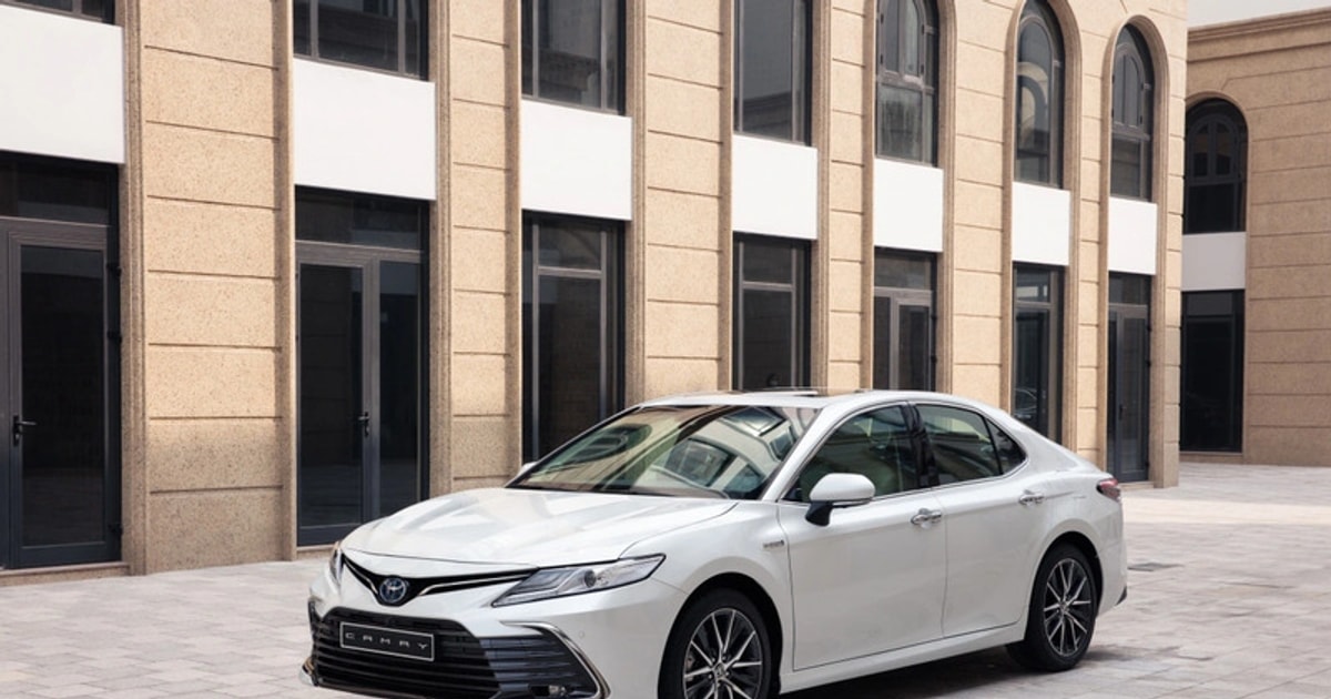 toyota_camry_2-5hev-2 diendandoanhnghiep.vn