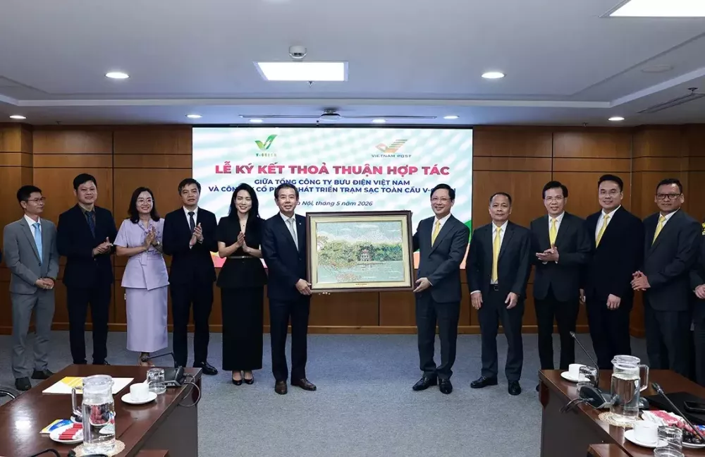 V-Green cùng Bưu điện Việt Nam triển khai hơn 16.000 tủ đổi pin và 2.000 trụ sạc xe điện - Ảnh 1. V-Green cùng Bưu điện Việt Nam triển khai hơn 16.000 tủ đổi pin và 2.000 trụ sạc xe điện - Ảnh 1.