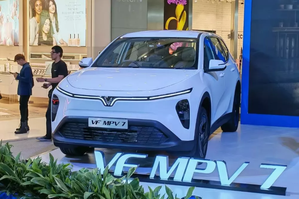 VinFast VF MPV 7 chính thức xuất xưởng tại nhà máy ở Indonesia, giá quy đổi rẻ hơn xe ở Việt Nam - Ảnh 3. VinFast VF MPV 7 chính thức xuất xưởng tại nhà máy ở Indonesia, giá quy đổi rẻ hơn xe ở Việt Nam - Ảnh 3.