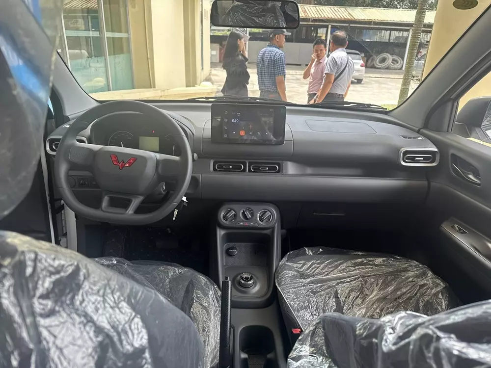 Khoang lái khá đơn sơ của Wuling Grango Khoang lái khá đơn sơ của Wuling Grango
