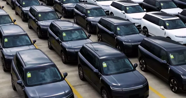 Mẫu SUV cỡ lớn với thiết kế như Range Rover và tên giống Lexus “bán chạy như tôm tươi”, đã được 25.000 khách đặt mua