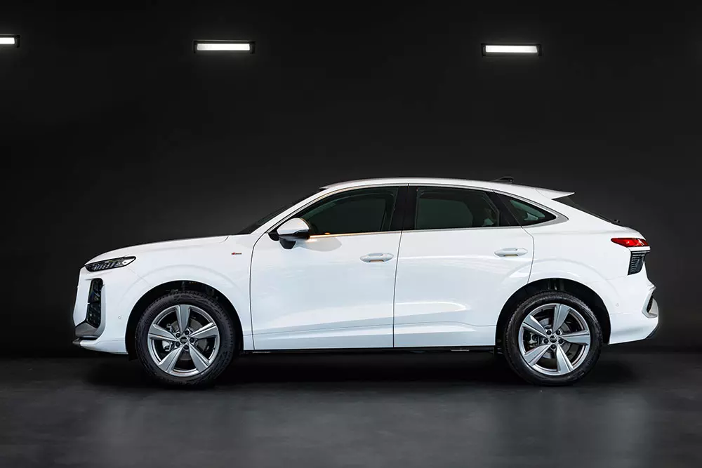 SUV hạng sang cỡ nhỏ Audi Q3 2026 được giới thiệu ở Việt Nam, giá cao hơn đối thủ BMW X1 sắp ra mắt - Ảnh 3.