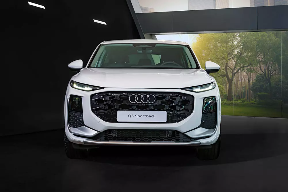 SUV hạng sang cỡ nhỏ Audi Q3 2026 được giới thiệu ở Việt Nam, giá cao hơn đối thủ BMW X1 sắp ra mắt - Ảnh 13.