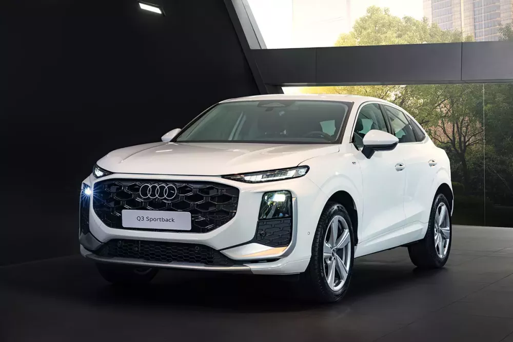 SUV hạng sang cỡ nhỏ Audi Q3 2026 được giới thiệu ở Việt Nam, giá cao hơn đối thủ BMW X1 sắp ra mắt - Ảnh 1.
