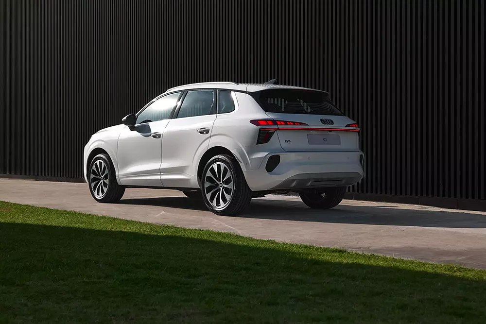 SUV hạng sang cỡ nhỏ Audi Q3 2026 được giới thiệu ở Việt Nam, giá cao hơn đối thủ BMW X1 sắp ra mắt - Ảnh 12.