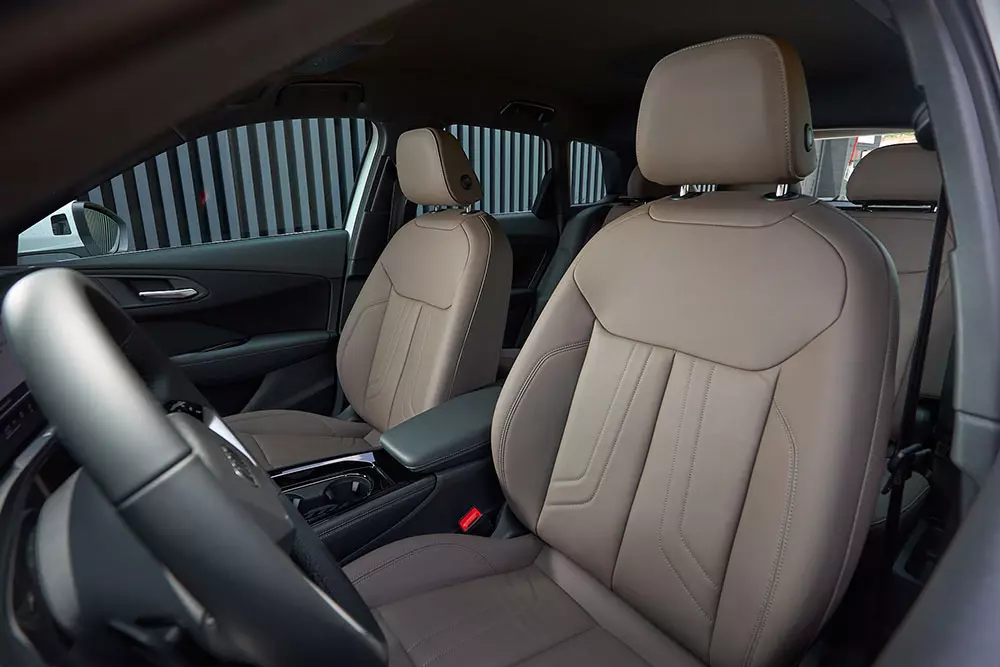 SUV hạng sang cỡ nhỏ Audi Q3 2026 được giới thiệu ở Việt Nam, giá cao hơn đối thủ BMW X1 sắp ra mắt - Ảnh 10.