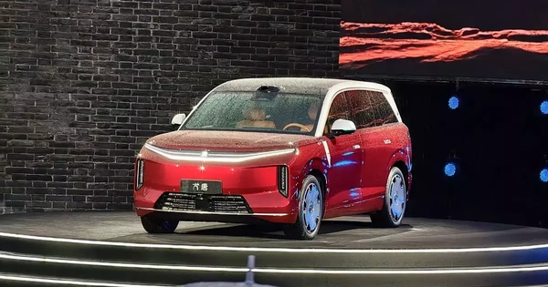SUV cỡ lớn BYD Datang chính thức được bán ra thị trường, có thể chạy 950 km và sạc nhanh như chớp