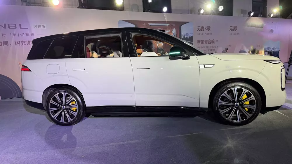 BYD Denza N8L 2027 nằm trong phân khúc SUV cỡ lớn. BYD Denza N8L 2027 nằm trong phân khúc SUV cỡ lớn.
