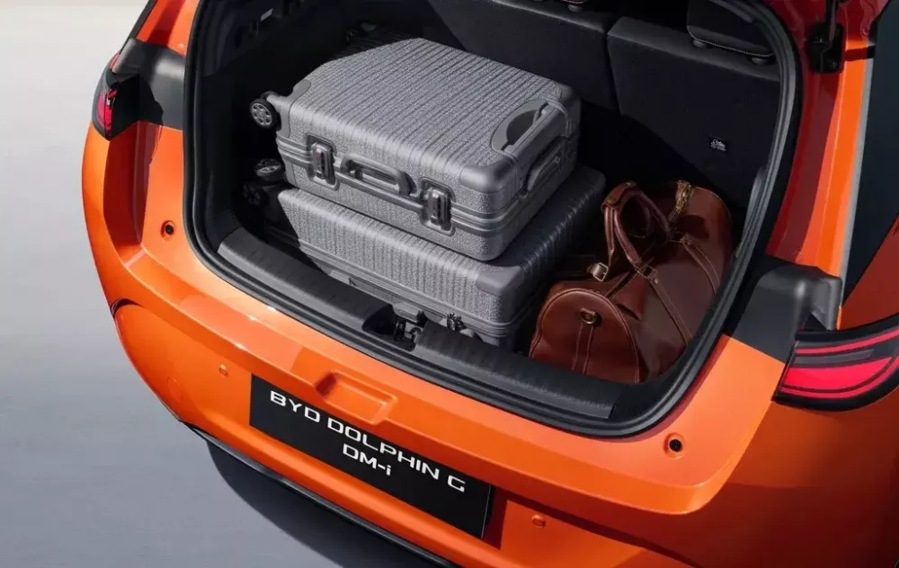 Khoang hành lý của BYD Dolphin G DM-i có dung tích tiêu chuẩn 425 lít