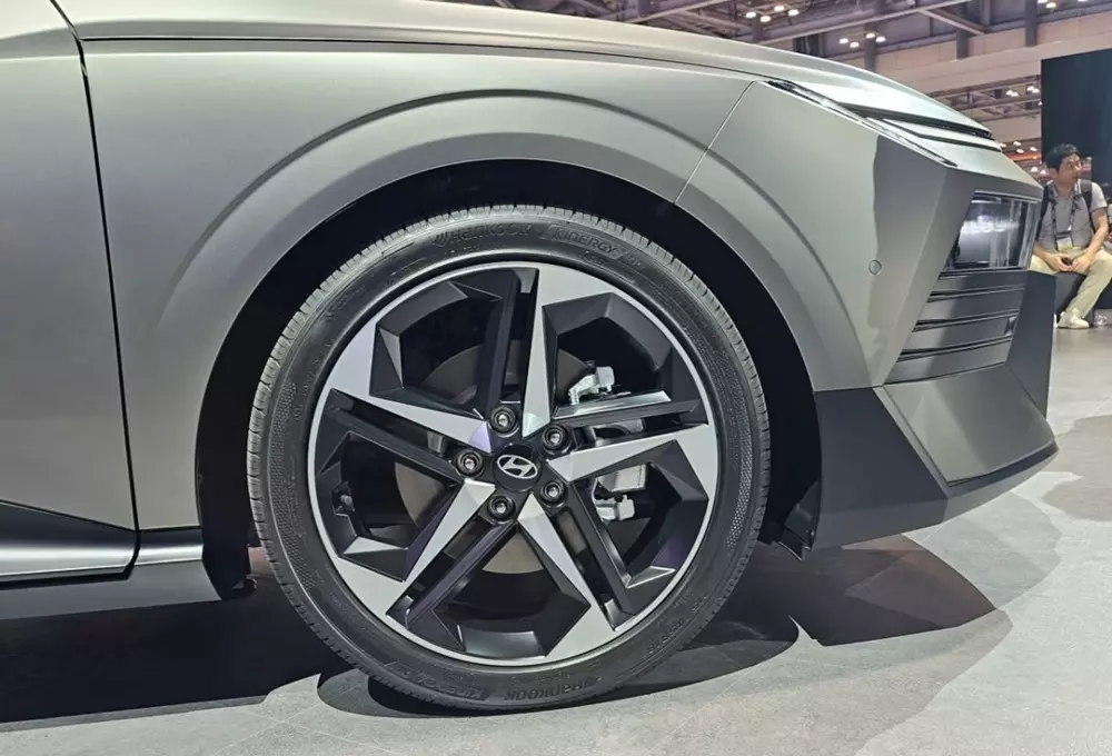 hyundai-elantra-2027-18-f38c Bộ mâm 18 inch mới của Hyundai Elantra 2027
