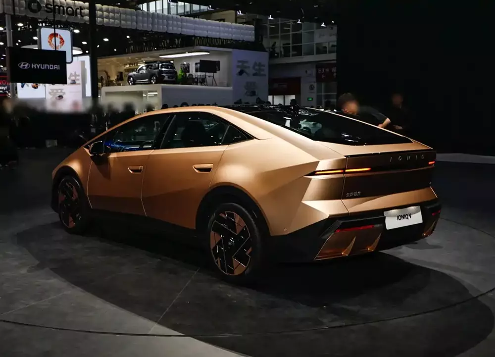Hyundai Ioniq V - xe điện Hàn Quốc với thiết kế như Lamborghini - lộ thêm thông số, chạy tối đa 650 km sau 1 lần sạc - Ảnh 3. Hyundai Ioniq V - xe điện Hàn Quốc với thiết kế như Lamborghini - lộ thêm thông số, chạy tối đa 650 km sau 1 lần sạc - Ảnh 3.