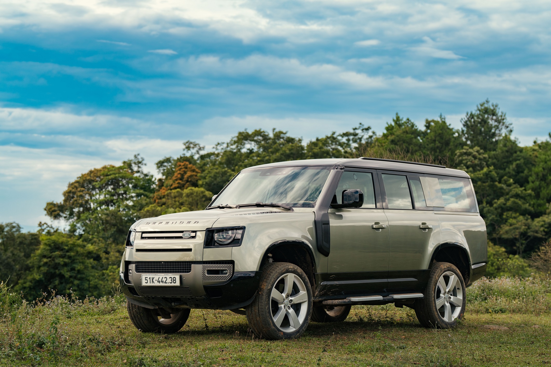 Land Rover Defender 130-11.jpg Land Rover Defender 130-11.jpg