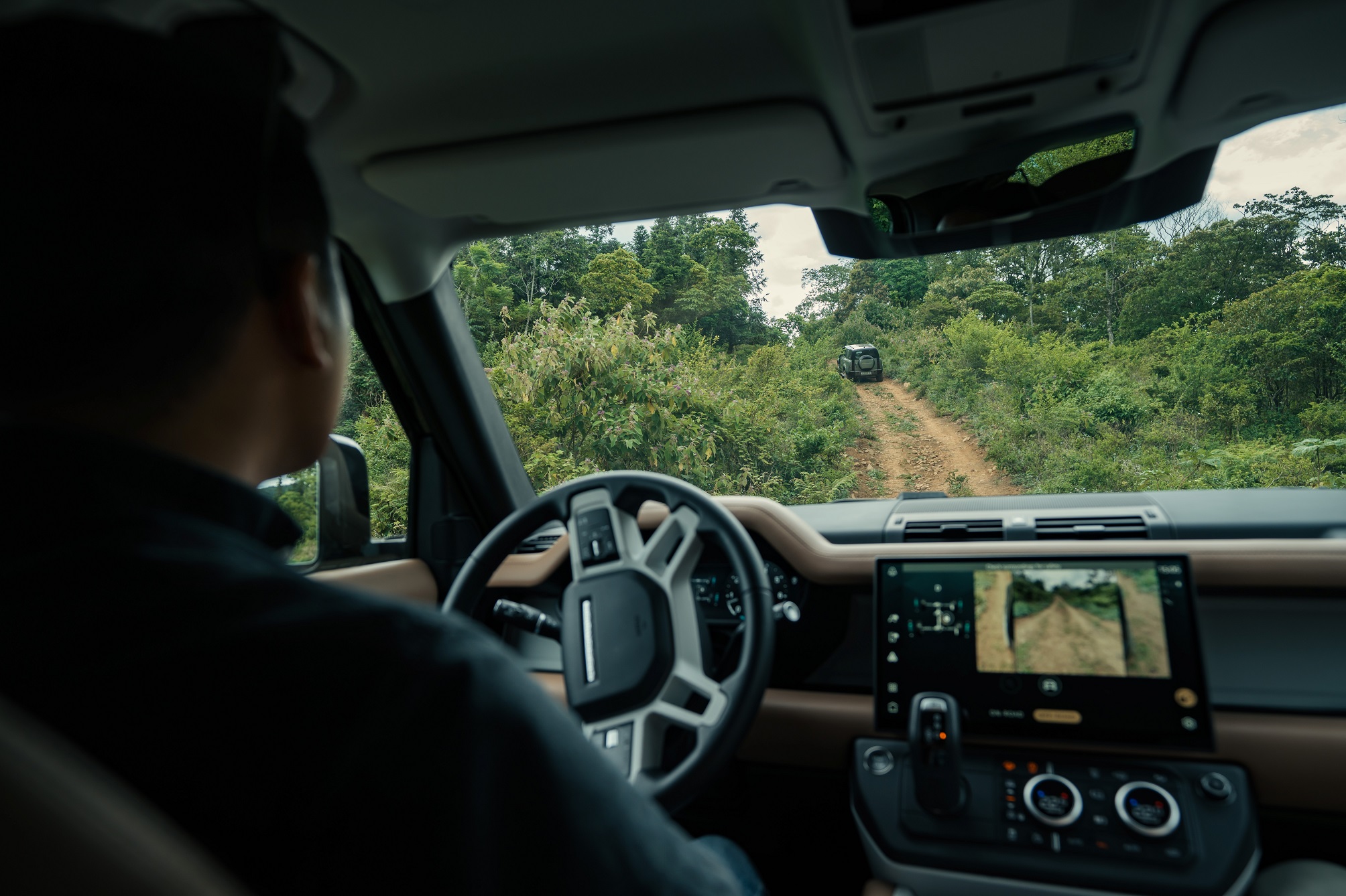 Land Rover Defender 130-3.jpg Land Rover Defender 130-3.jpg