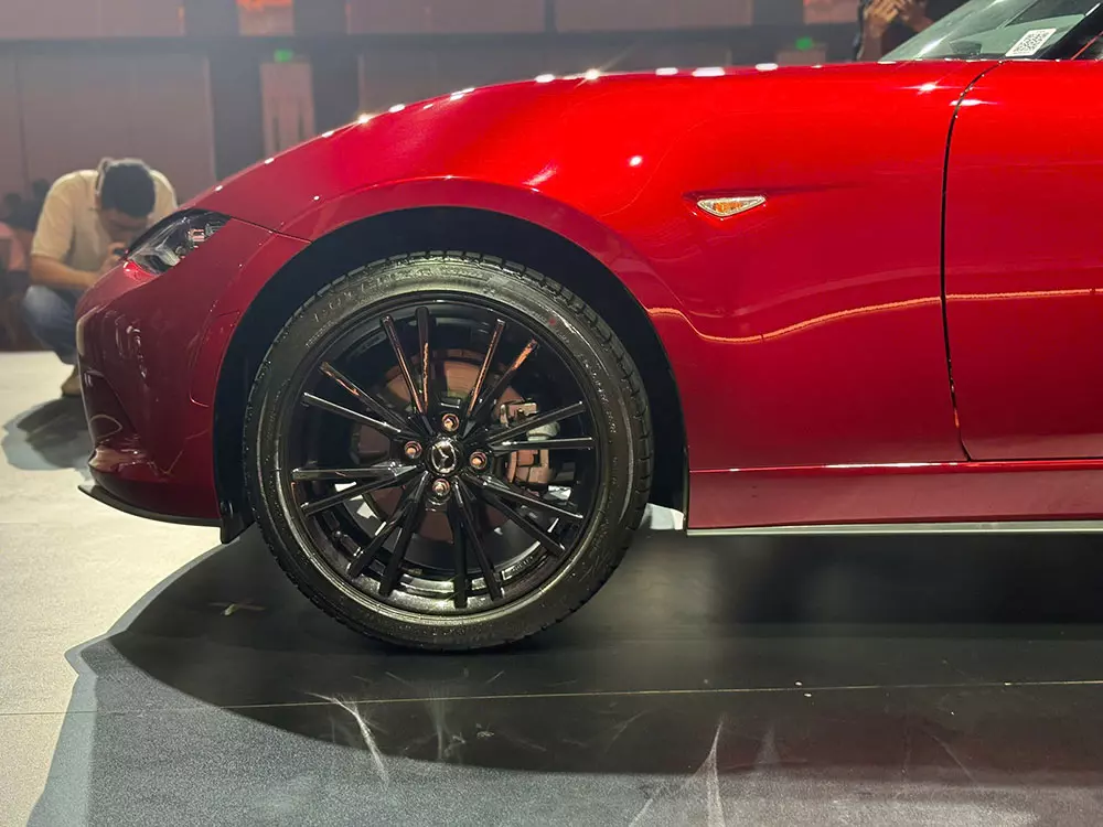 Mazda MX-5 dùng mâm 17 inch Mazda MX-5 dùng mâm 17 inch