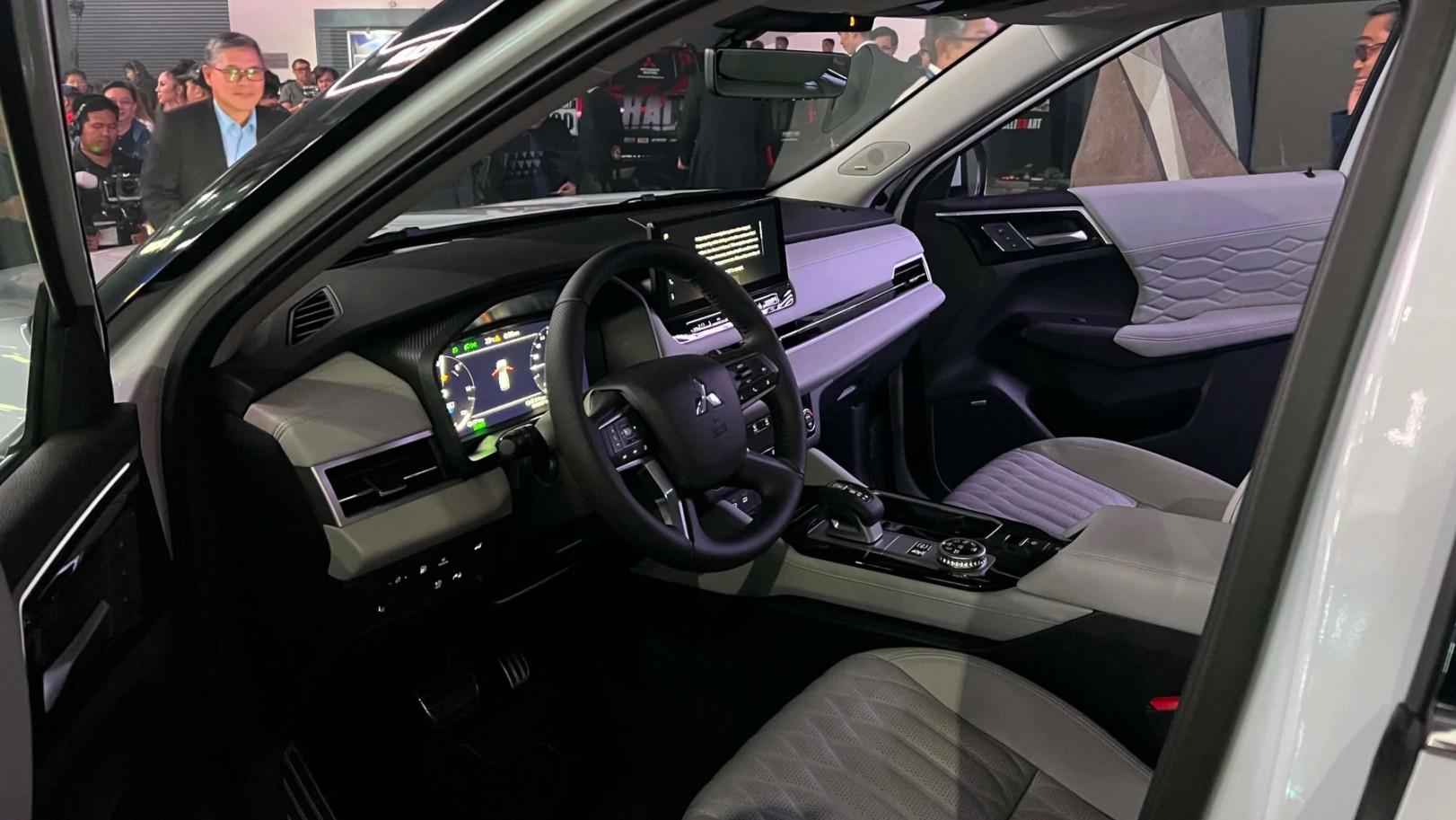 Mitsubishi Outlander PHEV 3.jpg Mitsubishi Outlander PHEV 3.jpg