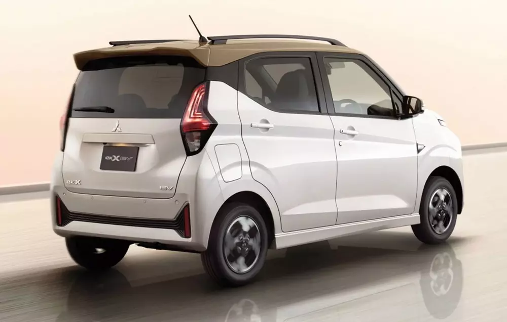 Khu vực bên sườn của Mitsubishi eK Cross EV 2027 chỉ được thay đổi nhẹ Khu vực bên sườn của Mitsubishi eK Cross EV 2027 chỉ được thay đổi nhẹ