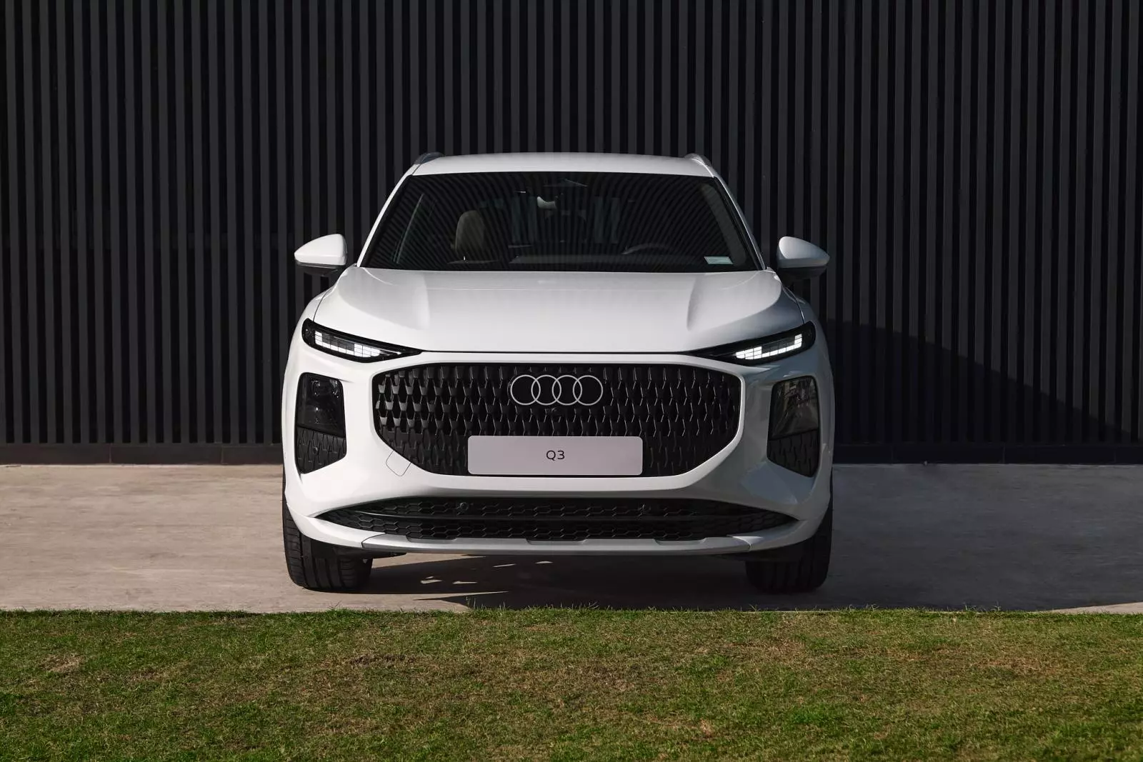 Chi tiết diện mạo mới và nâng cấp công nghệ Audi Q3 2026 hơn 2 tỷ đồng tại Việt Nam - Ảnh 2. Chi tiết diện mạo mới và nâng cấp công nghệ Audi Q3 2026 hơn 2 tỷ đồng tại Việt Nam - Ảnh 2.