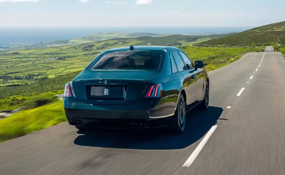 Rolls-Royce Black Badge Ghost Tourist Trophy vẫn dùng động cơ tiêu chuẩn Rolls-Royce Black Badge Ghost Tourist Trophy vẫn dùng động cơ tiêu chuẩn
