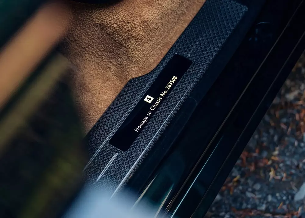 Ốp bệ cửa phát sáng của Rolls-Royce Black Badge Ghost Tourist Trophy Ốp bệ cửa phát sáng của Rolls-Royce Black Badge Ghost Tourist Trophy