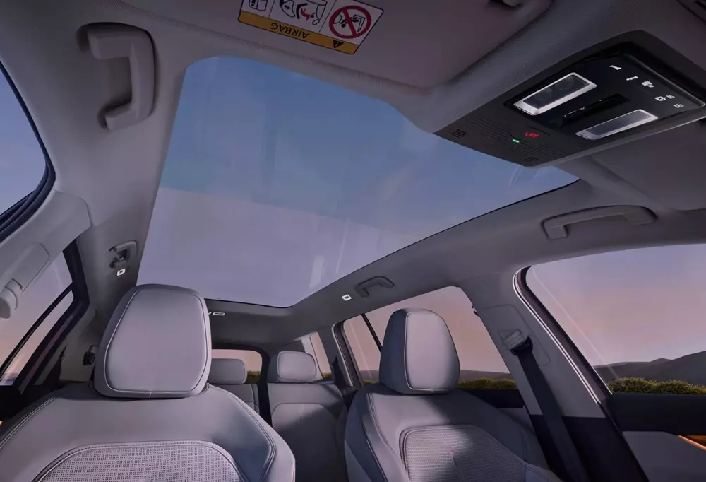 SUV điện 3 hàng ghế Skoda Peaq ra mắt, kích thước lớn hơn Kodiaq, phạm vi di chuyển gần 650 km - Ảnh 5. SUV điện 3 hàng ghế Skoda Peaq ra mắt, kích thước lớn hơn Kodiaq, phạm vi di chuyển gần 650 km - Ảnh 5.