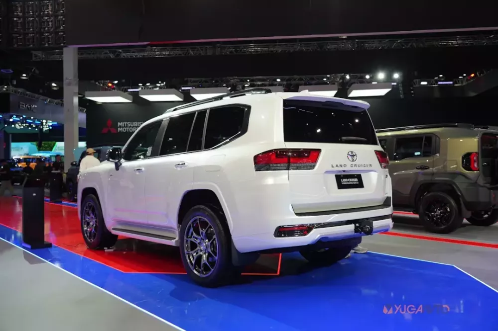 Toyota Land Cruiser Hybrid ra mắt Đông Nam Á trước khi bán ở Việt Nam trong năm nay - Ảnh 2. Toyota Land Cruiser Hybrid ra mắt Đông Nam Á trước khi bán ở Việt Nam trong năm nay - Ảnh 2.