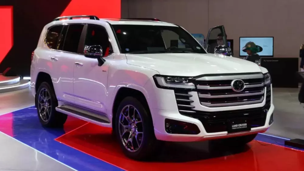 Toyota Land Cruiser Hybrid ra mắt Đông Nam Á trước khi bán ở Việt Nam trong năm nay - Ảnh 1. Toyota Land Cruiser Hybrid ra mắt Đông Nam Á trước khi bán ở Việt Nam trong năm nay - Ảnh 1.