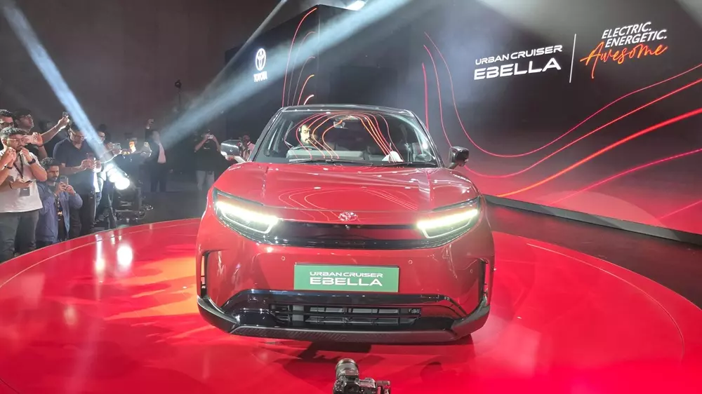 Toyota Urban Cruiser Ebella nhìn từ phía trước Toyota Urban Cruiser Ebella nhìn từ phía trước