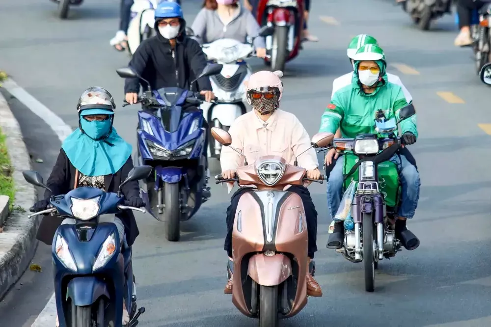 Hà Nội lùi thời điểm hạn chế xe máy xăng tại vành đai 1 đến năm 2028 - Ảnh 1.
