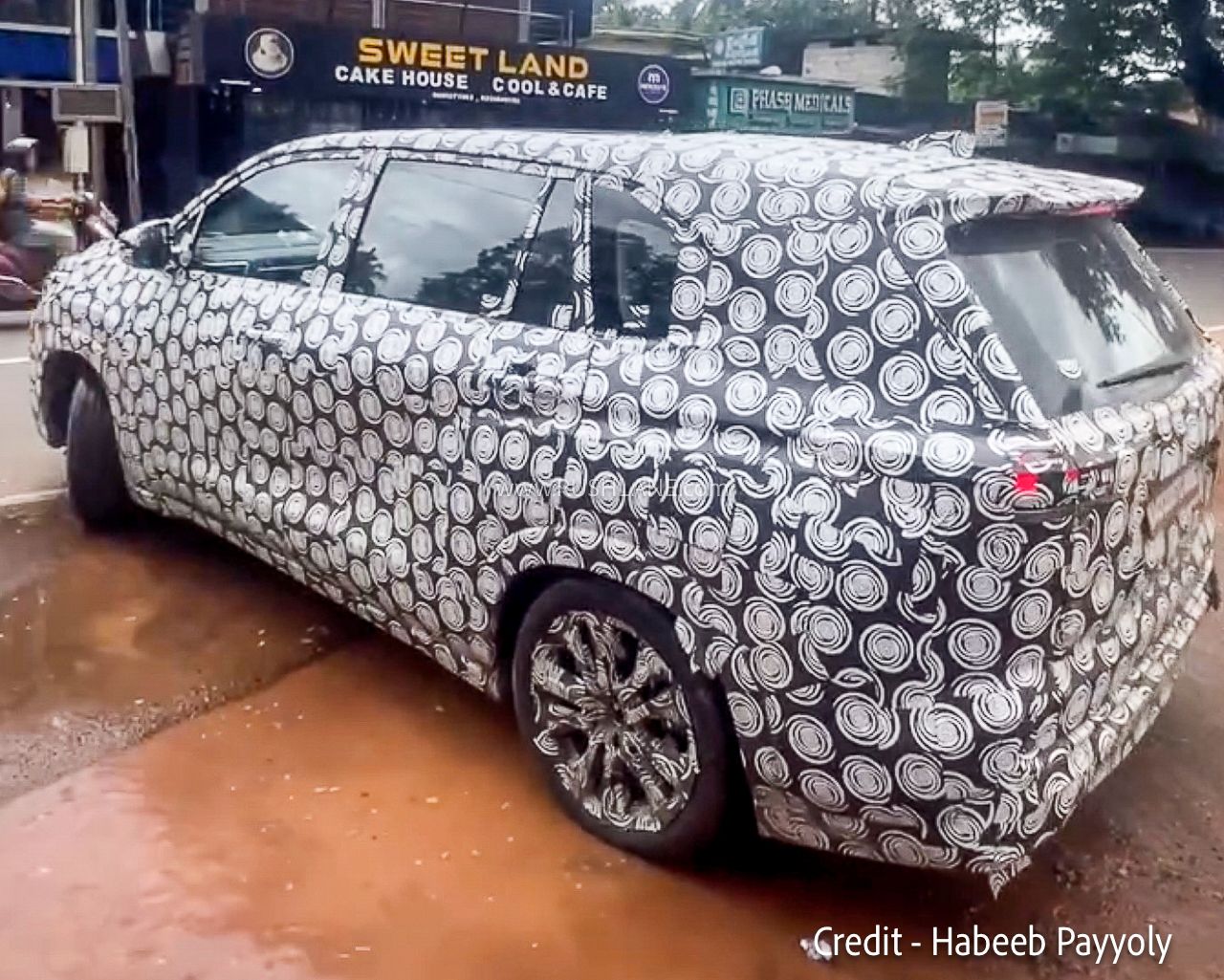 2027-toyota-innova-hycross-facelift-spied-2.jpeg 2027-toyota-innova-hycross-facelift-spied-2.jpeg