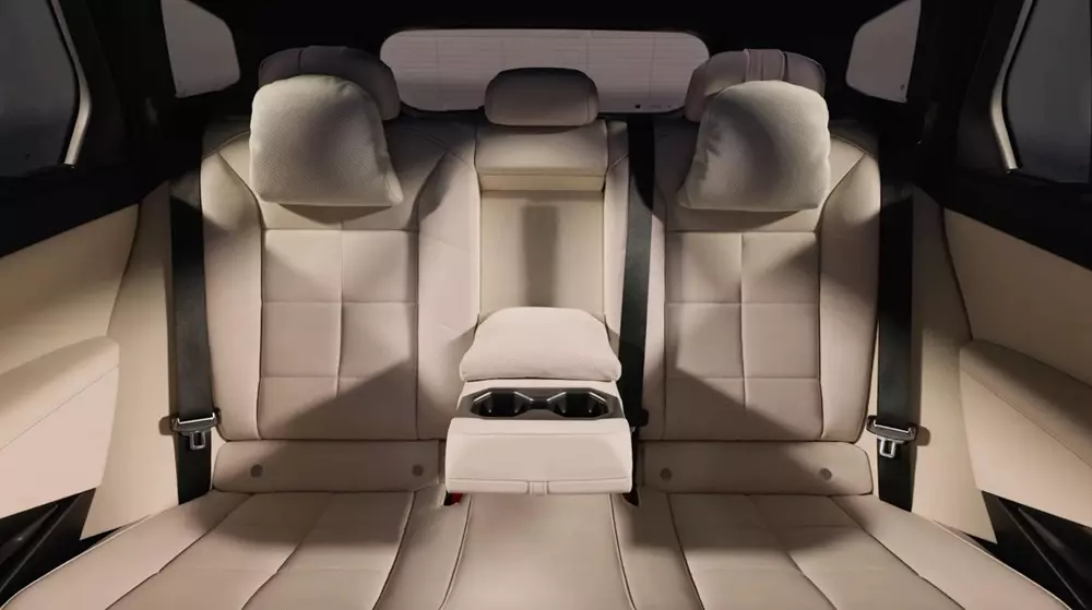 bmw-x5-2027-2-46e2 Hàng ghế sau của BMW X5 2027