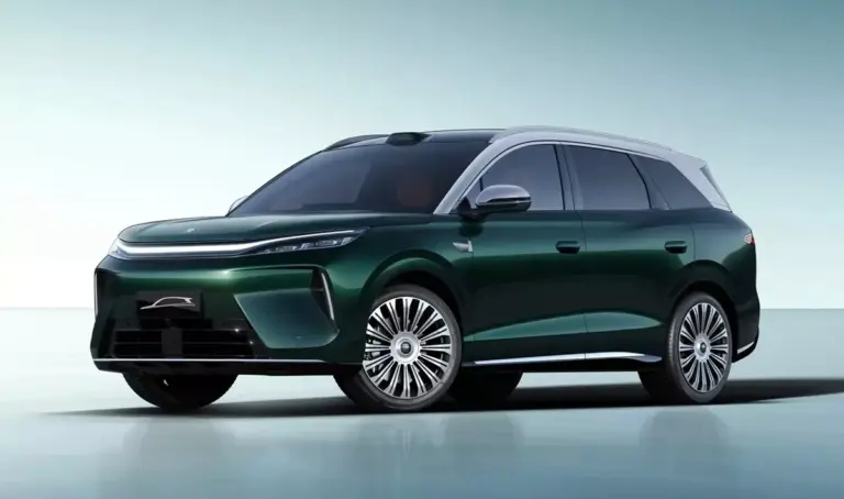 Vén màn mẫu SUV mới của BYD với kích thước lớn và tên như xe sang của BMW