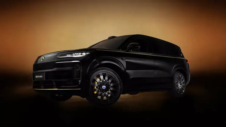 SUV cỡ lớn sạc siêu nhanh BYD Denza N9 ra mắt gói ngoại thất mới với logo mạ vàng thật