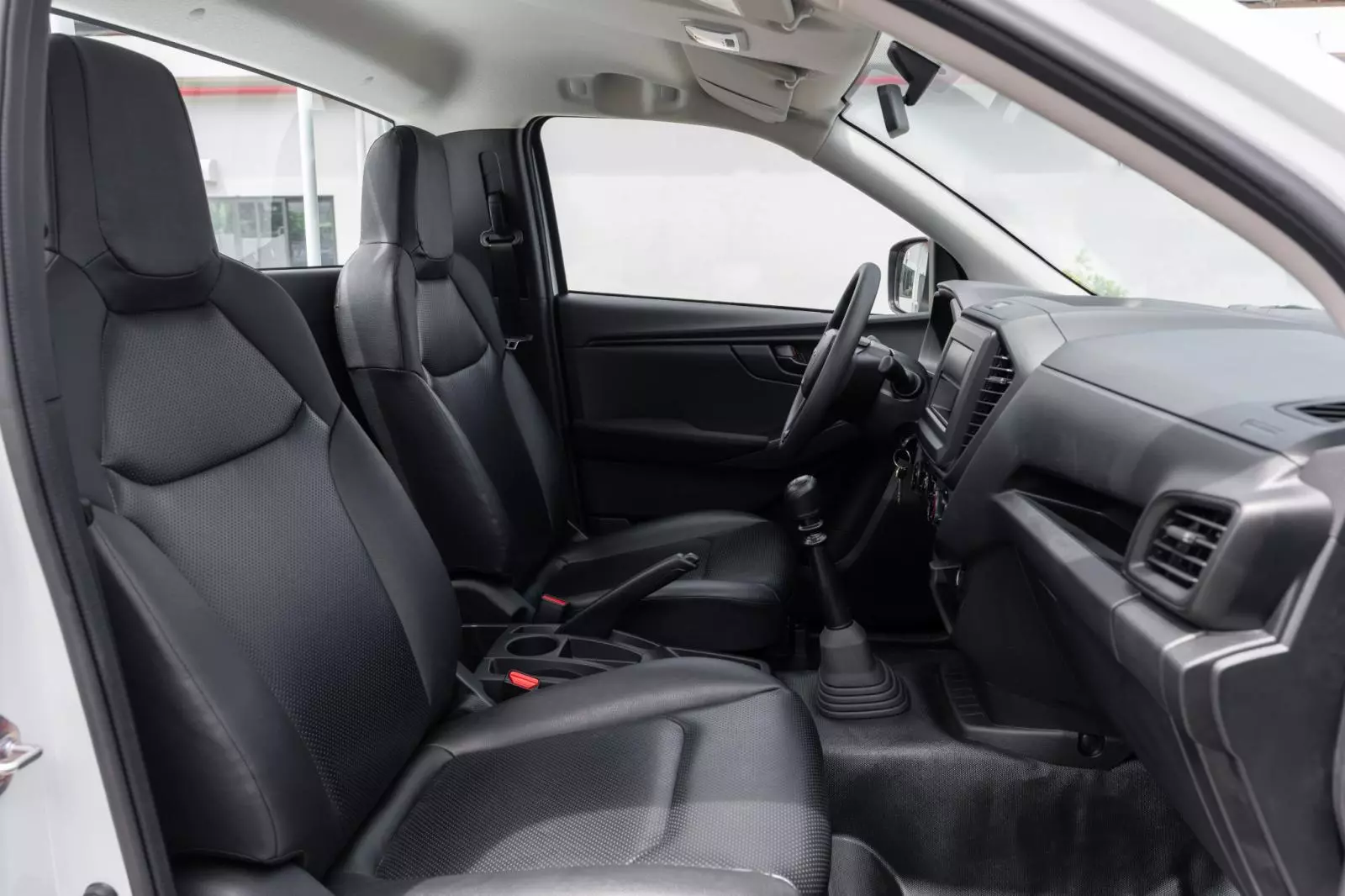 d-max-d-cargo-1000-tin1-27a2 Isuzu D-Max D-Cargo 1000 - bán tải chở hàng chuyên dụng mở bán tại Việt Nam, giá từ 492 triệu đồng - Ảnh 4.
