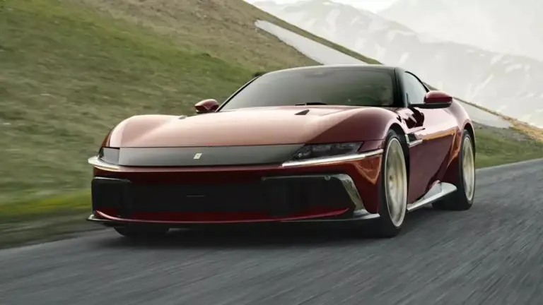 12Cilindri Manuale – siêu xe số sàn đầu tiên của Ferrari kể từ năm 2013